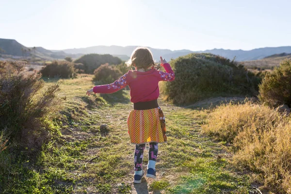 Meisje Loopt Door Het Spaanse Landschap Rambla Del Playazo Cabo — Stockfoto