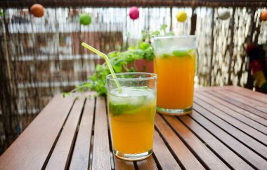 bardak taze limonata