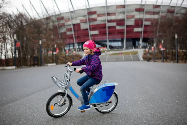 Gadis Kecil Bersepeda Warszaw Polandia Stok Lukisan  
