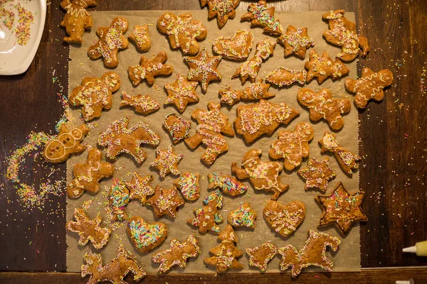Σπιτικά Μπισκότα Gingerbread Που Είδαν Από Πάνω Εικόνα Αρχείου