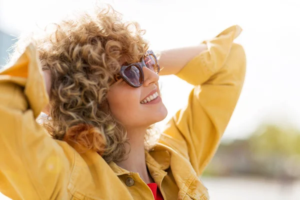 Retrato Mujer Joven Gafas Sol —  Fotos de Stock