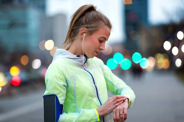 Femme Coureuse Étirant Avant Jogging — Photo