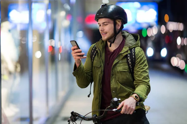 Ung Man Cykel Staden — Stockfoto