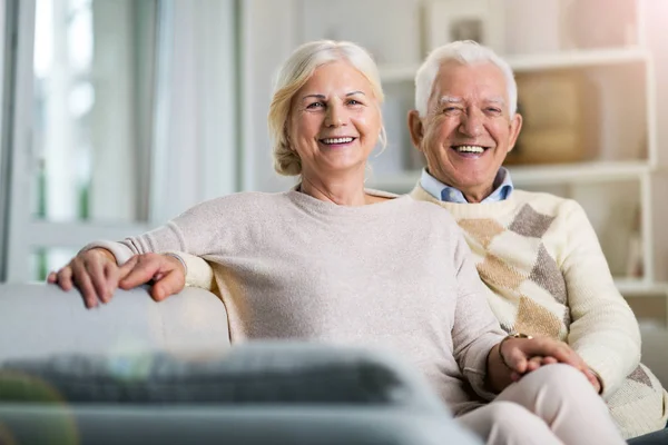 Heureux Couple Aîné Maison — Photo