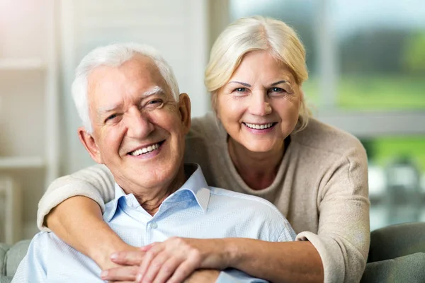 Szczęśliwy Senior Para Domu — Zdjęcie stockowe