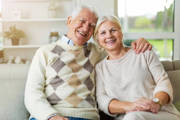 Feliz Pareja Ancianos Casa — Foto de Stock