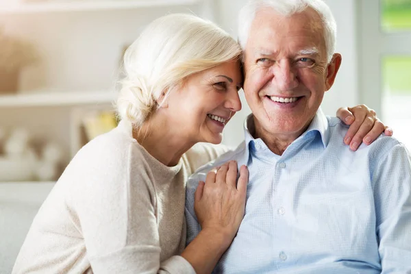 Feliz Casal Sênior Casa — Fotografia de Stock