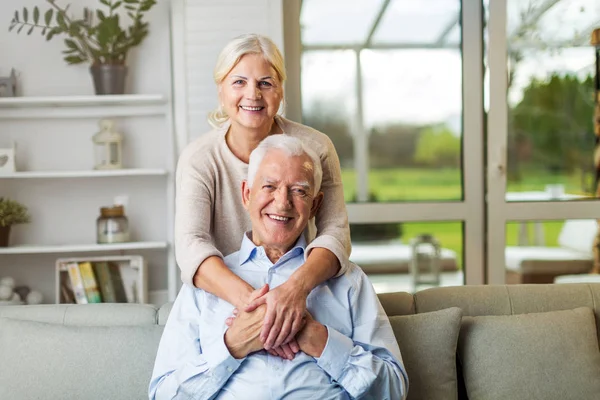 Feliz Casal Sênior Casa — Fotografia de Stock