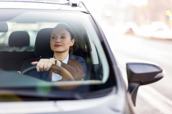 Bizneswoman Jazdy Samochodem — Zdjęcie stockowe