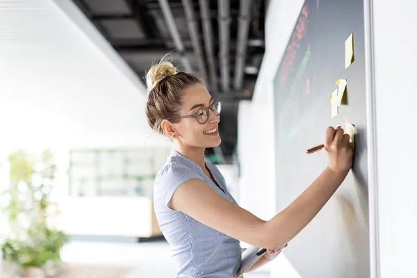 Portrait Confident Creative Businesswoman Office — Stock Photo, Image