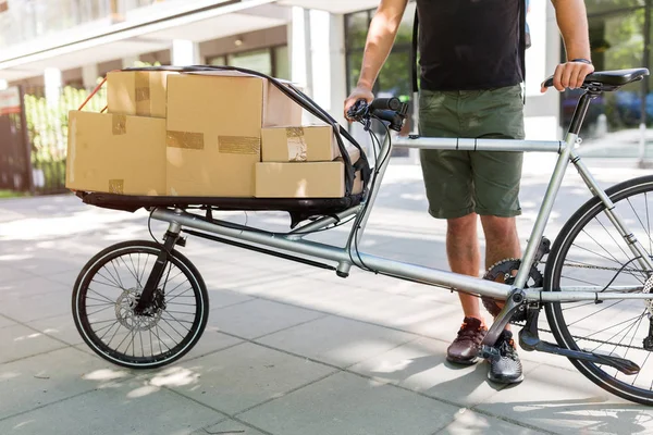 Mensajero Bicicleta Haciendo Una Entrega Una Bicicleta Carga — Foto de Stock