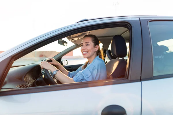 Femme Voyageant Voiture — Photo