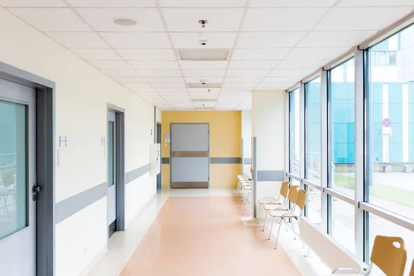 Shot Van Een Lege Corridor Van Een Modern Ziekenhuis — Stockfoto