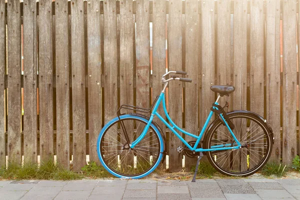 路上でヴィンテージ自転車 オランダ ヨーロッパ — ストック写真