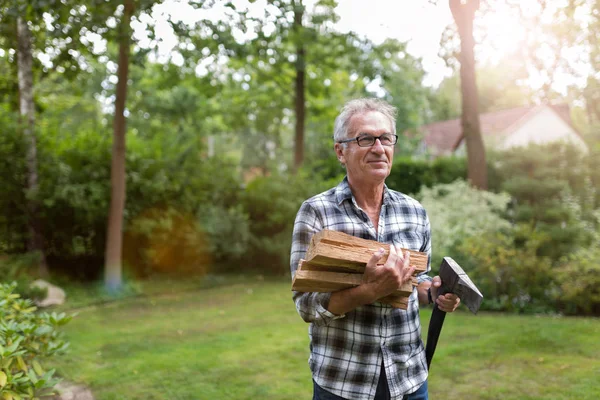 Senior Man Cutting Logs Working Garden Focus Axe — Stock Photo, Image