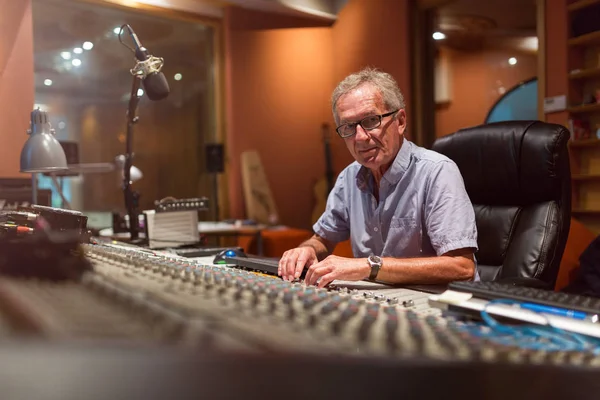 Male Middle Aged Recording Engineer Recording Studio Sitting Multi Channel — Stock Photo, Image