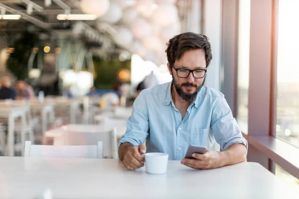 Young Man Using Smartphone Drinking Coffee Cafe — Stock Photo, Image