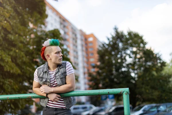 Retrato Jovem Legal Com Cabelo Mohawk — Fotografia de Stock