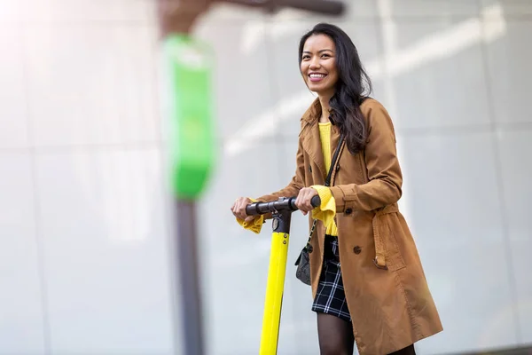 Female Commuter Riding Electric Push Scooter — Stock Photo, Image