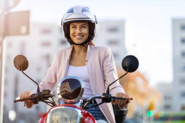 Woman Riding Scooter City — Stock Photo, Image