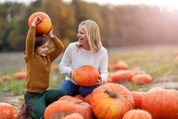 Mother Son Pumpkin Patch Field — Stock Photo, Image