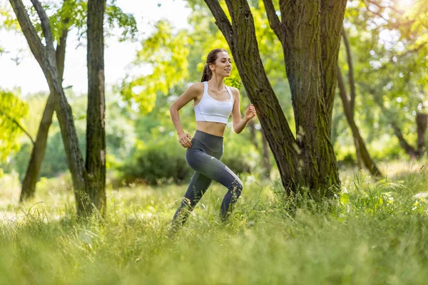 Jeune Femme Jogging Dans Nature — Photo