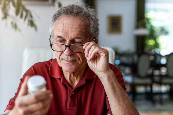 Bărbat Vârstă Care Medicamente Bază Rețetă Acasă — Fotografie, imagine de stoc