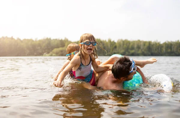 Far Och Barn Har Roligt Sjön — Stockfoto