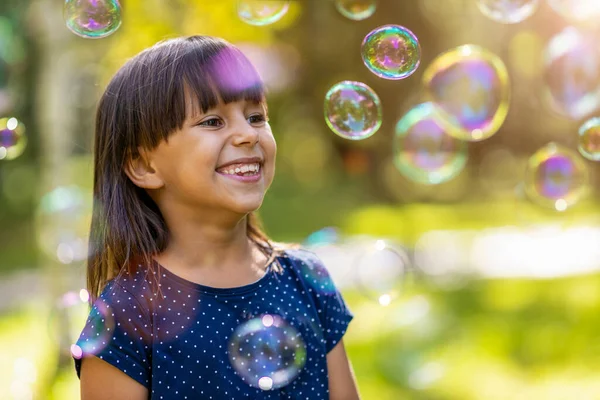 Girl Playing Soap Bubbles Outdoors — Stock Photo, Image