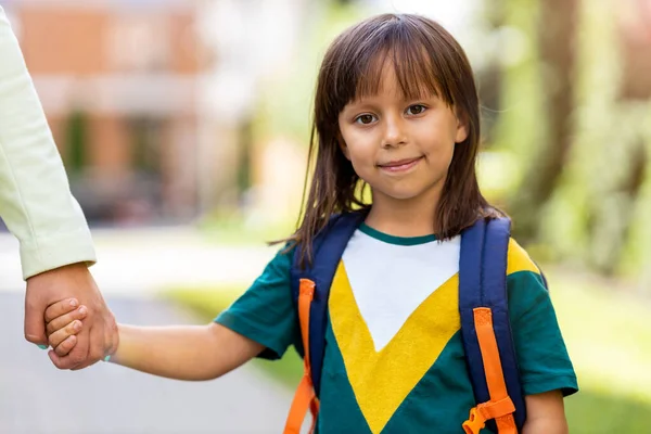 Mother Taking Her Daughter School — Stock Photo, Image