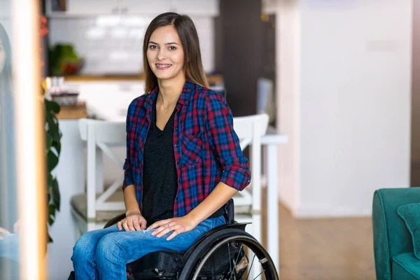 Jeune Femme Fauteuil Roulant Dans Maison — Photo