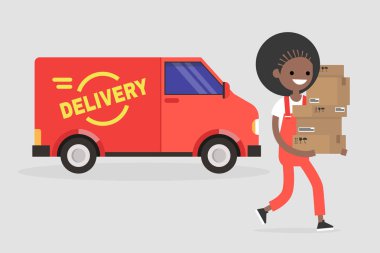 Teslimat hizmeti. Parsel yığını tutan genç gülümseyen kurye