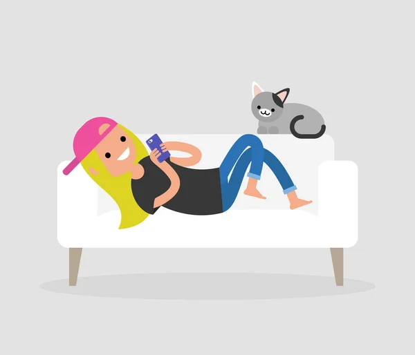 Caractère Millénaire Couché Sur Canapé Vérifier Smartphone Réseaux Sociaux Applications — Image vectorielle