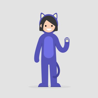 Kedi kostüm giyen genç kadın karakter. Komik cosplay kıyafeti. Düz düzenlenebilir vektör çizim, küçük resim
