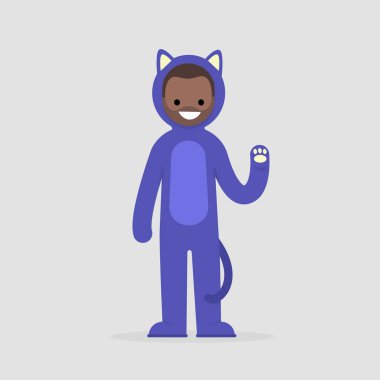 Kedi kostüm giyen genç siyah karakter. Komik cosplay kıyafeti. Düz düzenlenebilir vektör çizim, küçük resim