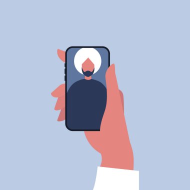 Sosyal medya. El ele tutuşan bir akıllı telefon. Genç Hindistan bir görüntü