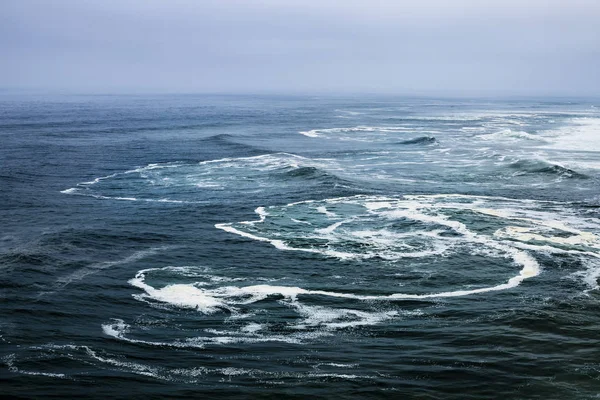 Nazare Portugalsko Bouřlivé Počasí Pobřeží Atlantského Oceánu — Stock fotografie