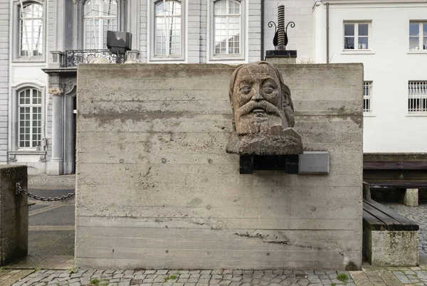 Antwerp, Belçika - 17 Mart 2019: Anıt Peter Benoit, Wapper kare için — Stok fotoğraf