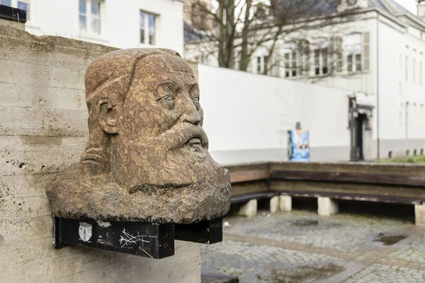 Antwerpia, Belgia - 17 marca 2019: Pomnik dla Peter Benoit, placu Wapper — Zdjęcie stockowe