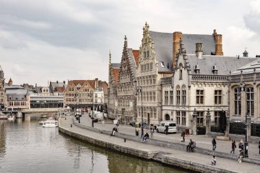 Ghent, Belçika - 28 Mart 2019: Tarihsel Graslei görünümünü