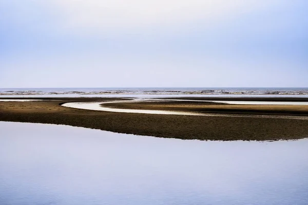 明確なグラフィカルな形を持つ海の景色, ベルギー — ストック写真