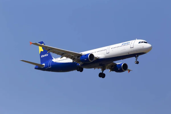 Borispol Ucrania Mayo 2018 Cri Kharkiv Airlines Airbus A321 200 — Foto de Stock