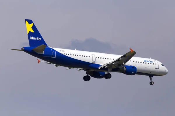 Borispol Ukraina Maj 2018 Din Cri Kharkiv Airlines Airbus A321 — Stockfoto