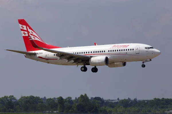 Borispol, Ukrayna - 2018: 4l 25 Mayıs-Borispol Havalimanı piste iniş Tgn Airzena Georgian Airways Boeing 737-700 uçak. Yalnızca içerik kullanımı