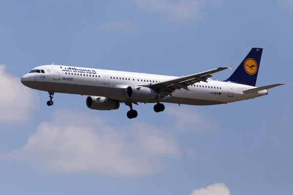 Борисполь Украина Мая 2018 Года Самолет Aist Lufthansa Airbus A321 — стоковое фото