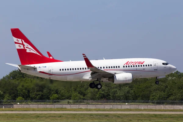 Borispol, Ukrayna - 2018: 4l 26 Mayıs-Tgm Airzena Georgian Airways Boeing 737-700 uçak Borispol Havalimanı piste iniş. Yalnızca içerik kullanımı