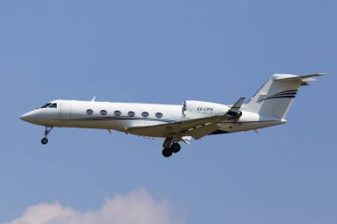 Borispol, Ukrayna - 25, 2018:4 x-Cpx Arkia - İsrail hava yolları Gulfstream Aerospace G-IV Gulfstream IV-Sp uçak mavi gökyüzü arka plan üzerinde Mayıs
