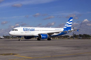 Borispol, Ukrayna - 05 Ekim 2018: Sx-Emj Ellinair Airbus A320-200 uçağı Park alanı