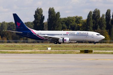 Borispol, Ukrayna - Ekim 05, 2018: 4l-Borispol Havalimanı piste iniş Mwa Myway havayolları Boeing 737-800 uçağı