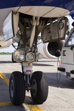 Ön iniş takımı büyük yolcu uçaklarının yakın çekim